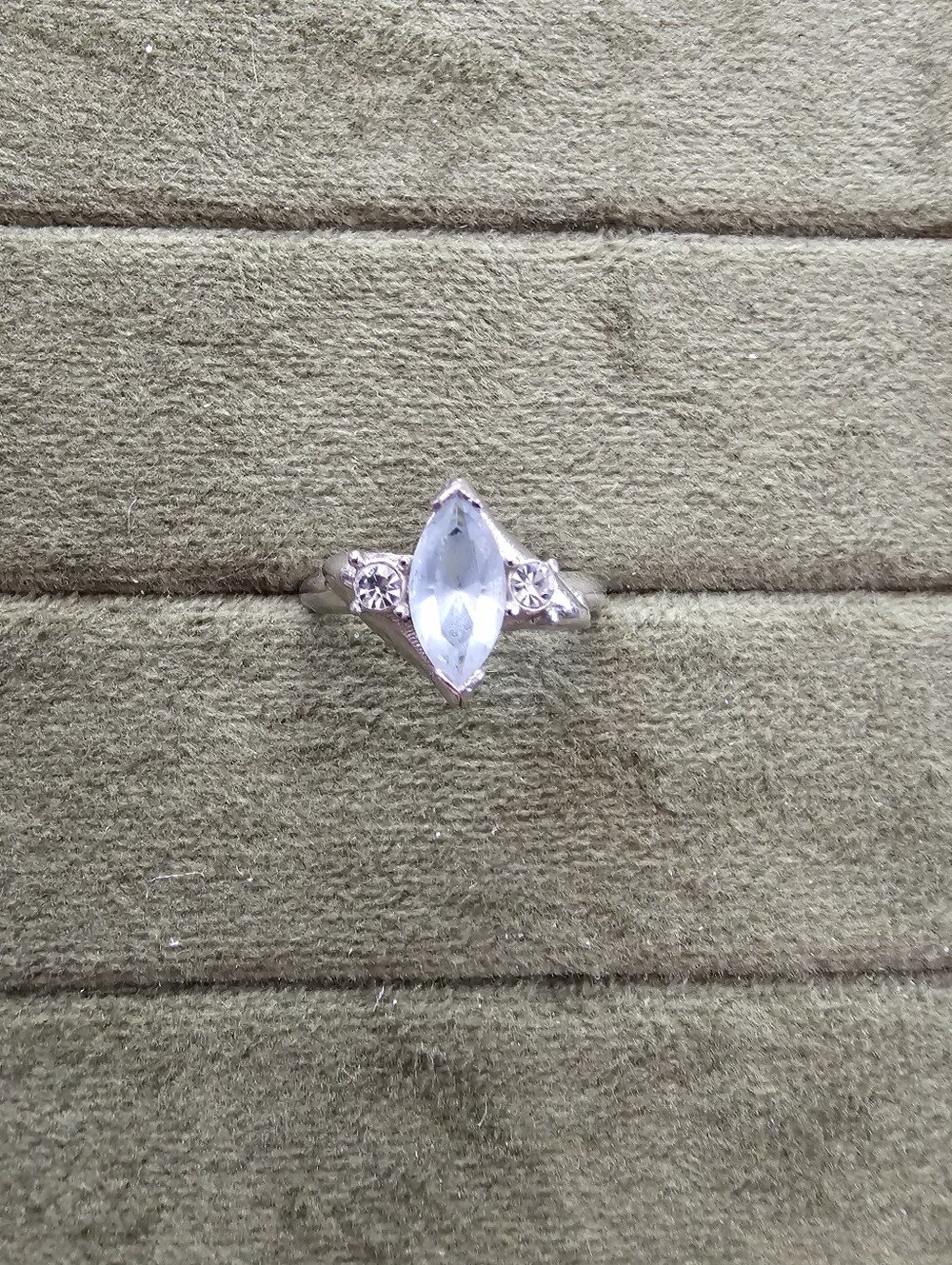 Vintage Avon Ring Size 4/5